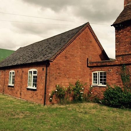 Illshaw Heath Farm Guest Lodge Хокли-Хит Экстерьер фото