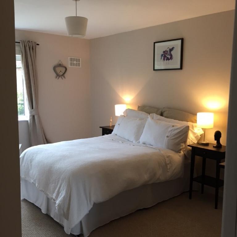 Illshaw Heath Farm Guest Lodge Хокли-Хит Номер фото